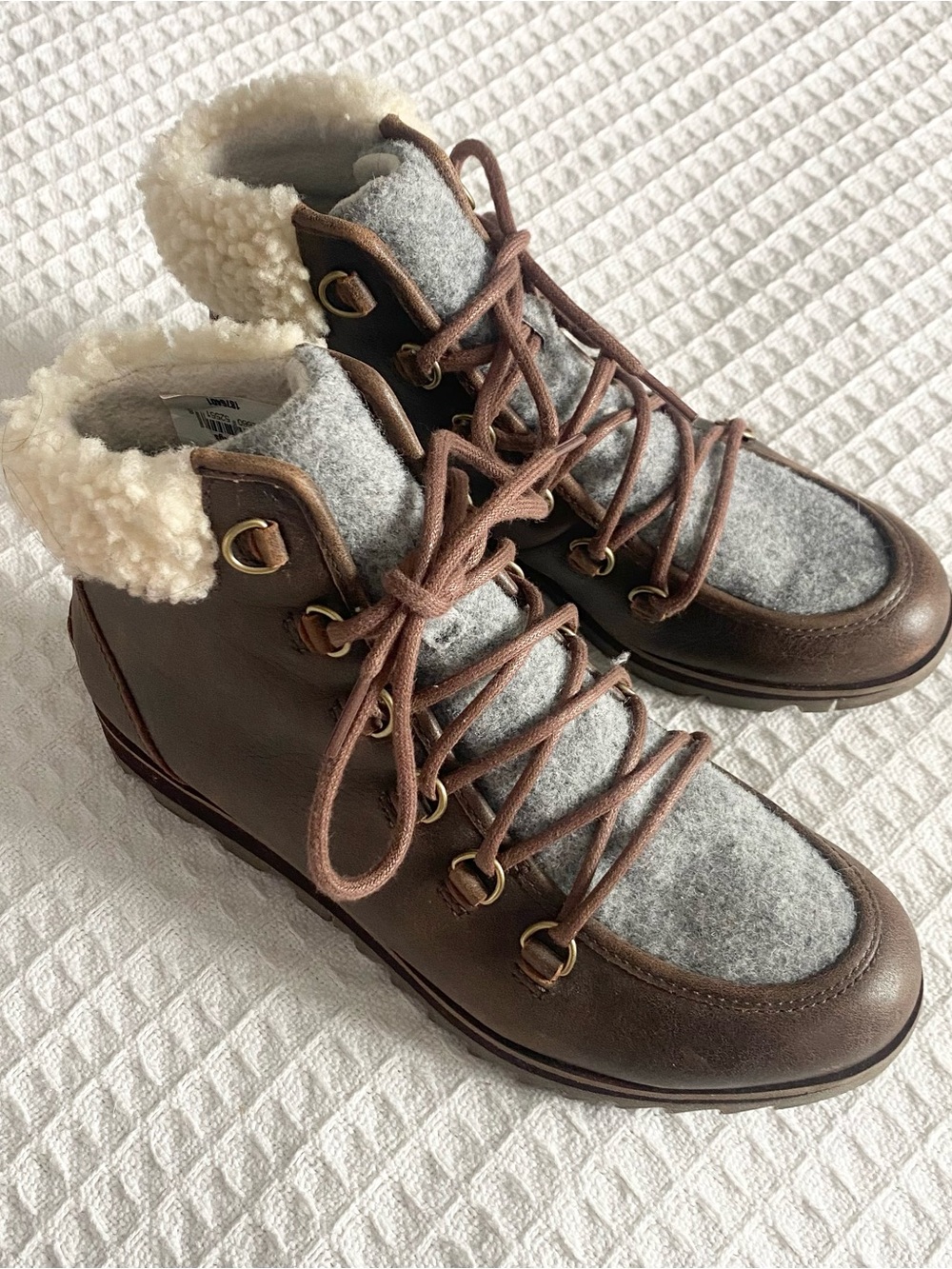 Sorel Brown Leather & Gray Wool Lace-Up Shearling Collar Boots size 8